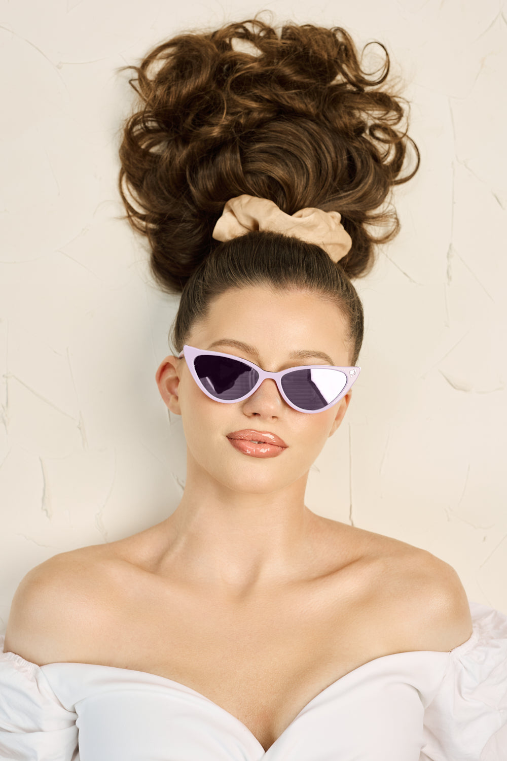 Model wearing lavender Barbie cat eye sunglasses, with neutral tones for a chic, timeless look.